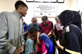 PKNS sumbang peralatan sekolah bantu anak-anak asnaf, gelandangan