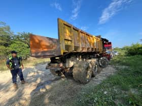 Luas acts quickly to contain oil spill in Sg Bernam after lorry crash