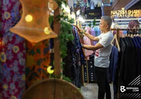 Orang ramai buat persiapan awal hari raya, elak sesak saat akhir