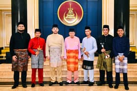 Sultan Selangor berkenan menerima menghadap tiga pembuat keris