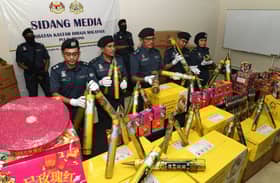 Kastam tumpas sindiket penyeludupan, rampas mercun bernilai hampir RM1 juta