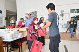 Avisena Healthcare, Media Selangor sumbang 800 pek berbuka puasa