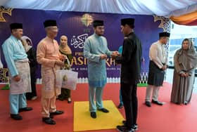 Tengku Amir Shah presents Aidilfitri aid to 160 community college students