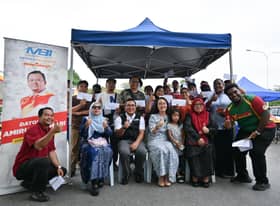 Storm-hit Ramadan bazaar traders in Subang Jaya receive cash aid
