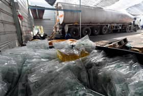 Selangor KPDN raids illegal store, confiscates packet cooking oil, LPG in Kapar