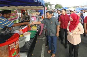MB distributes bubur lambuk, PLATS coupons at Ramadan bazaar