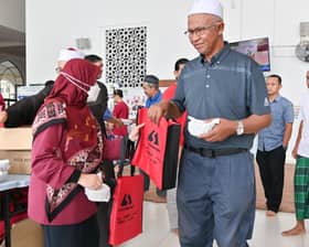 Avisena Healthcare, Media Selangor provide 800 fast-breaking packs