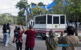 Penyanyi 'Bey Sobar Bey' raya dalam penjara sebelum dibebaskan