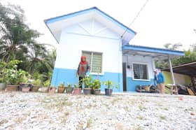 Syawal indah, asnaf jaga bapa terlantar dapat rumah percuma