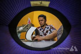 Tidak lapuk dek zaman, songkok pelengkap gaya lelaki Melayu (FOTO ESEI)