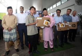 SKMM sumbang 620 telefon bimbit, 302 komputer riba kepada mangsa Putra Heights