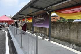 Pelajar SMK Dato’ Ahmad Razali terima laluan pejalan kaki baharu