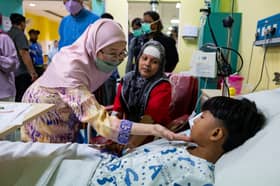 PM's wife visits gas pipeline fire victims at Sultan Idris Shah Hospital