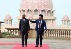 மாலத்தீவு அதிபர் தாயகம் திரும்பினார்