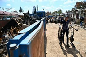 Operasi bersih Kampung Kuala Sungai Baru ringan beban mangsa kebakaran