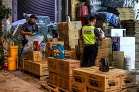 Minyak enjin palsu: Polis, KPDN serbu tiga premis, tahan 13 individu