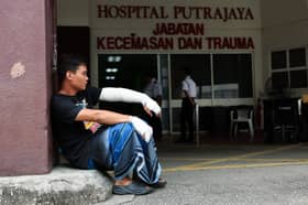 Penduduk melecur tahap tiga terkena serpihan tanah terbakar