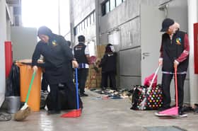 Didik dari kecil, ibu tunggal tanam semangat sukarelawan pada anak