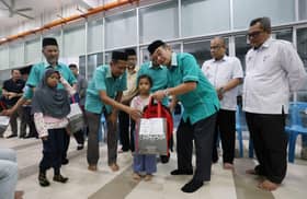 Yide contributes school uniforms to students affected by Putra Heights gas pipeline fire