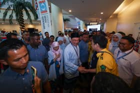 Anwar casts ballot in Keadilan central leadership polls