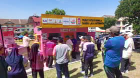 Tukar barang kitar semula kepada wang tunai melalui pandu lalu