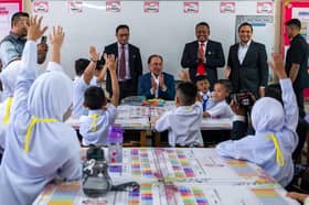 Anwar: Guru insan mulia, wira sejati bentuk masa depan negara (VIDEO)