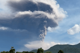 இந்தோனேசியாவில் உள்ள லெவோதோபி எரிமலை வெடித்தது