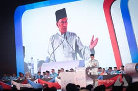 Anwar pertahan Azam Baki, berani sentuh ‘tauke besar’