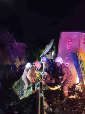 Bas bawa pelajar UPSI terbalik di Gerik, 15 dilaporkan maut