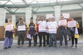 Penduduk serah memorandum, desak MBDK tolak bina memorial dekat masjid, kediaman