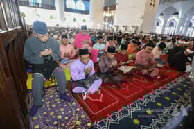 Ruler laments rise in haj scams, urges strict action