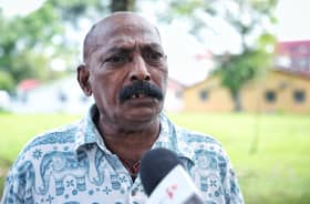 Warga emas Taman Sri Muda bantu cegah banjir, kutip sampah setiap hari