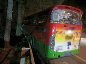 Tiga cedera, bas persiaran terbabas ketika turun dari Genting Highlands