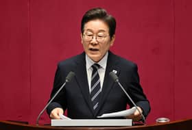 South Korean president, Singapore PM agree to elevate bilateral ties