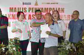 Penantian lebih dua dekad berakhir, penduduk Taman Daya dapat milikan tanah