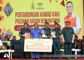 大臣：学生参与制服团体 可培养坚韧与纪律