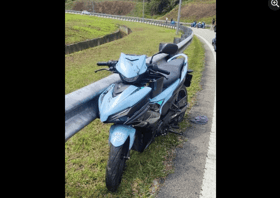 Penuntut UMT maut, rakan parah motor terlanggar penghadang lebuh raya