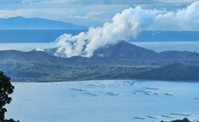 பிலிப்பைன்ஸ் தால் எரிமலை அபாய நிலையில் உள்ளது