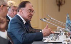 驳斥外资只见数字沦空谈   安华：成功减新债拟降赤字