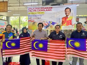 Semarak Hari Kebangsaan, DUN Kota Anggerik edar 1,000 Jalur Gemilang