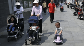 குறைந்து வரும் பிறப்பு விகிதத்தை அதிகரிக்க குழந்தை பராமரிப்பு மானியத்தை சீனா அறிவித்துள்ளது