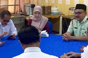 学校厕所打架：教育部勒令4学生停课 另14人接警告信