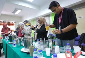 Ibu tunggal, warga emas dalami kemahiran demi ubah kehidupan