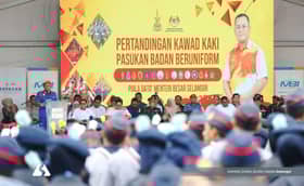 Penglibatan dalam badan beruniform latih siap siaga barisan hadapan