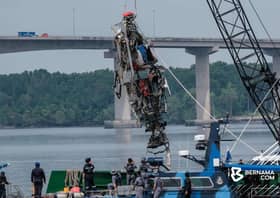 Bangkai helikopter PDRM dinaikkan pagi tadi, dibawa ke Subang untuk siasatan