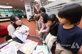 Buku ilustrasi bendung ketagih gajet, cadang perluas program ke sekolah