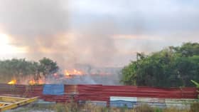 Belukar seluas 0.8 hektar terbakar di Pandamaran, Pelabuhan Klang