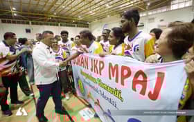 体育是促进团结最佳途径  大臣：官民关系更紧密