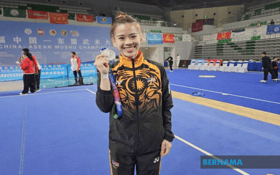 வுஷூ விளையாட்டில் மலேசியாவுக்கான முதல் தங்கப் பதக்கத்தை டான் சியோங் மின் வென்றுள்ளார்