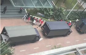 警周二突击首都某大楼逮400人助查   隆一哥：近期召开记者会公布详情